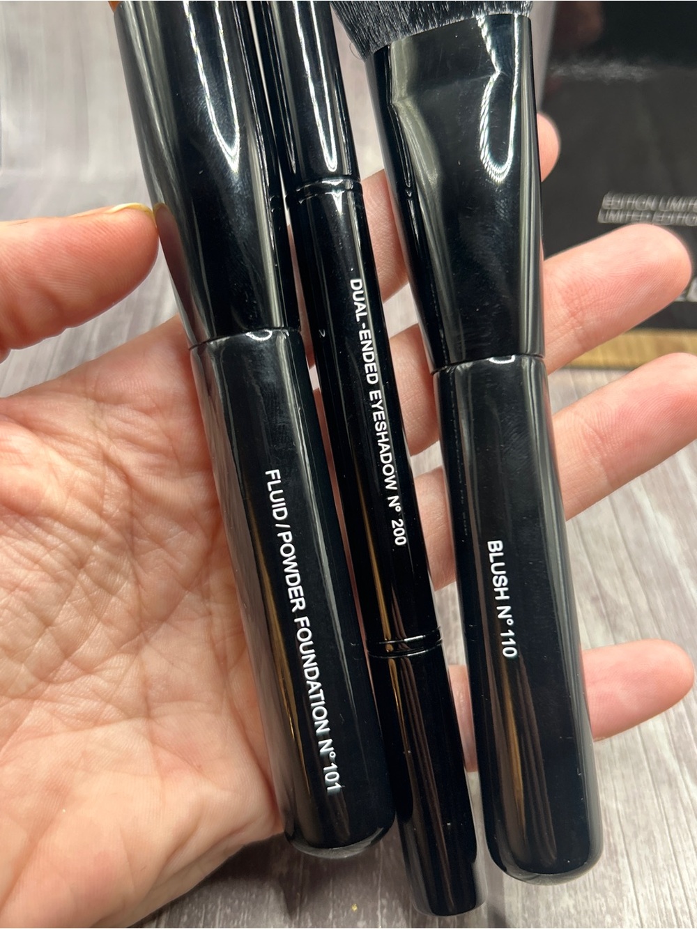 NIB CHANEL Limited Edition Set of 3 Makeup Brushes w/ Case Purple 135 Immortelle - Picture 9 of 14